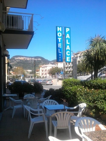 Imagen de los exteriores del Hotel Palace, FINALE LIGURE. Foto 19
