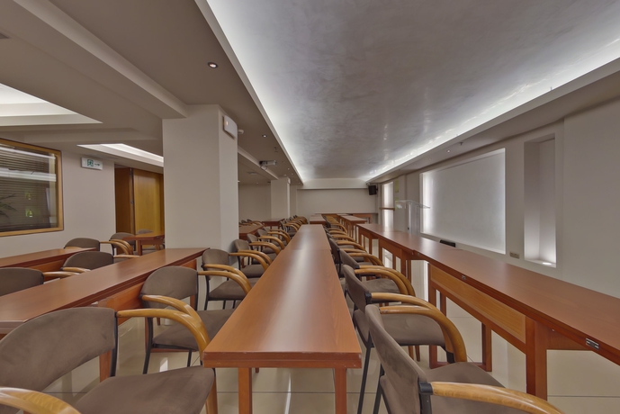 Imagen del bar/restaurante del Hotel Palace Glyfada. Foto 2