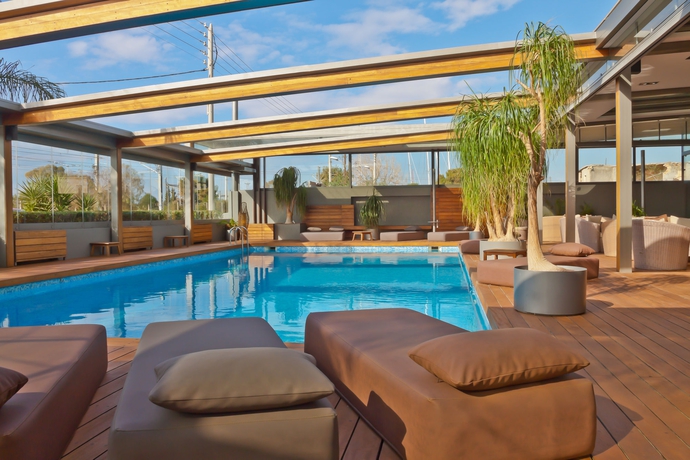 Imagen de la piscina del Hotel Palace Glyfada. Foto 15