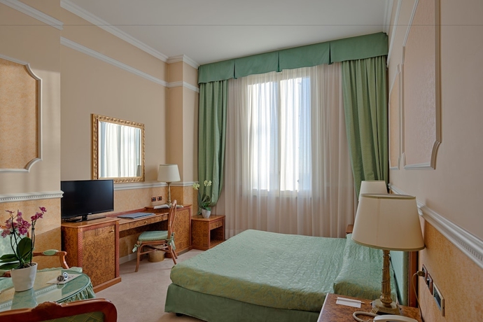 Imagen de la habitación del Hotel Palace Grand Varese. Foto 10