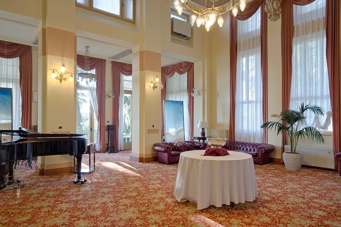 Imagen de los interiores del Hotel Palace Grand Varese. Foto 19