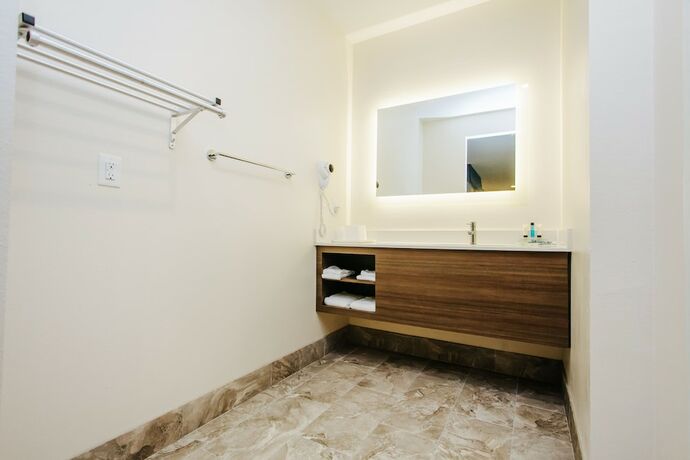 Imagen de la habitación del Hotel Palace Inn City Center. Foto 15