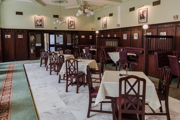 Imagen del bar/restaurante del Hotel Palace Inn, J&iacute;lovi&scaron;tě. Foto 5