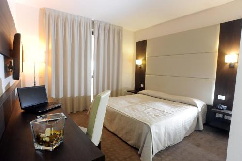 Imagen de la habitación del Hotel Palace Inn Rome Fiano. Foto 17