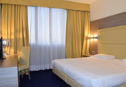Imagen de la habitación del Hotel Palace Inn Rome Fiano. Foto 19