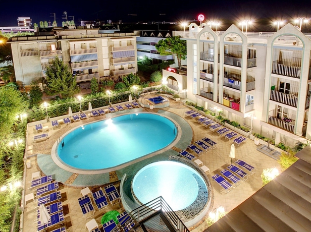 Imagen de la piscina del Hotel Palace, Lignano Sabbiadoro. Foto 16