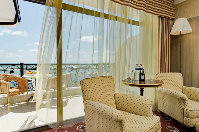 Imagen de la habitación del Hotel Palace Marina Dinevi. Foto 9