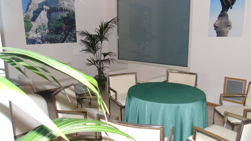 Imagen del bar/restaurante del Hotel Palace Masoanri's. Foto 3