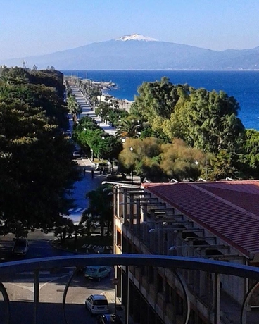 Imagen de los exteriores del Hotel Palace Masoanri's. Foto 12