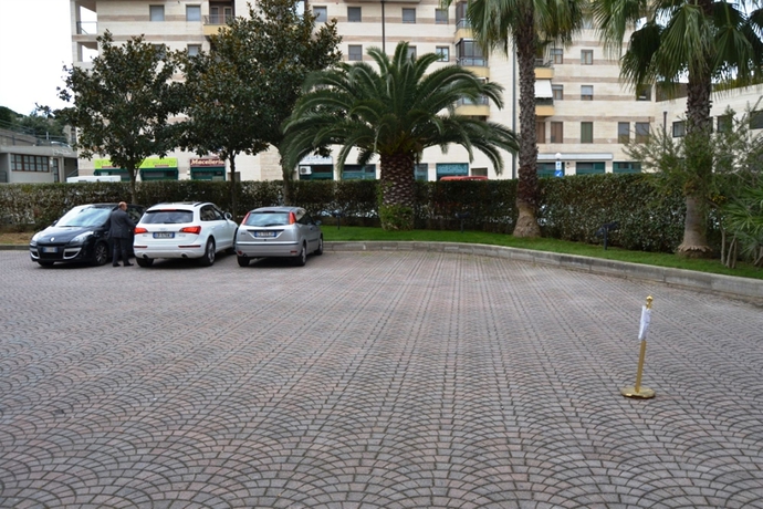 Imagen de los exteriores del Hotel Palace, Matera. Foto 13