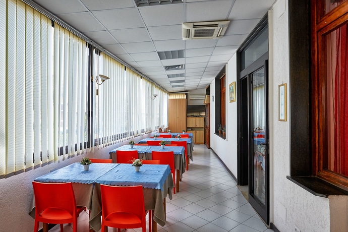 Imagen del bar/restaurante del Hotel Palace, Monte. Foto 9