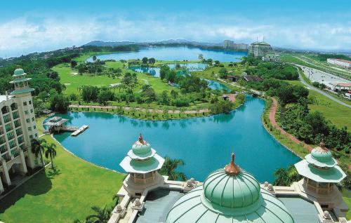 Imagen general del Hotel Palace Of The Golden Horses. Foto 4