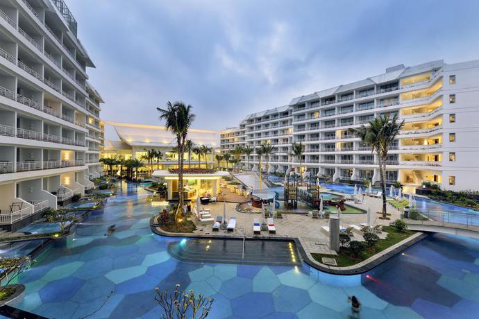 Imagen de la piscina del Hotel Palace Resort Yalong Bay Sanya. Foto 9