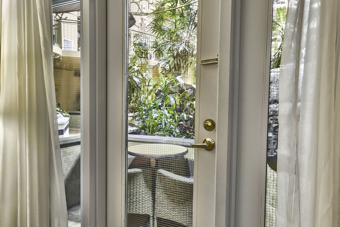 Imagen de los exteriores del Hotel Palace Royal. Foto 12