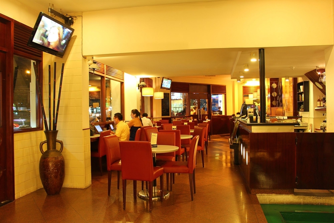 Imagen del bar/restaurante del Hotel Palace Saigon. Foto 3