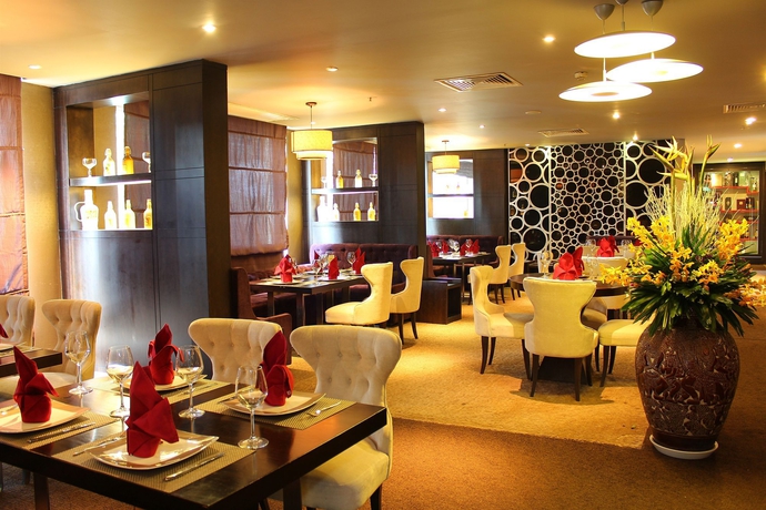 Imagen del bar/restaurante del Hotel Palace Saigon. Foto 4