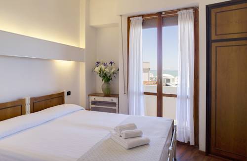 Imagen de la habitación del Hotel Palace, Senigallia. Foto 3