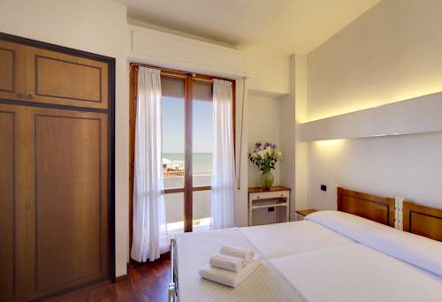 Imagen de la habitación del Hotel Palace, Senigallia. Foto 4