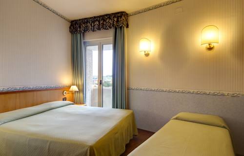 Imagen de la habitación del Hotel Palace, Senigallia. Foto 5