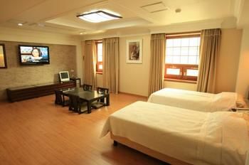 Imagen de la habitación del Hotel Palace Tourist. Foto 3