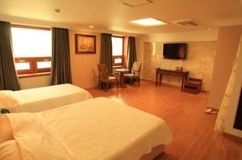 Imagen de la habitación del Hotel Palace Tourist. Foto 5