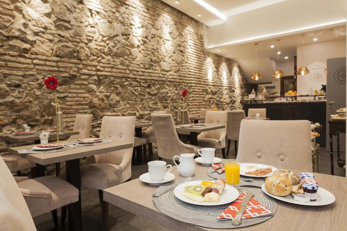 Imagen del bar/restaurante del Hotel Palacete De Alamos. Foto 2