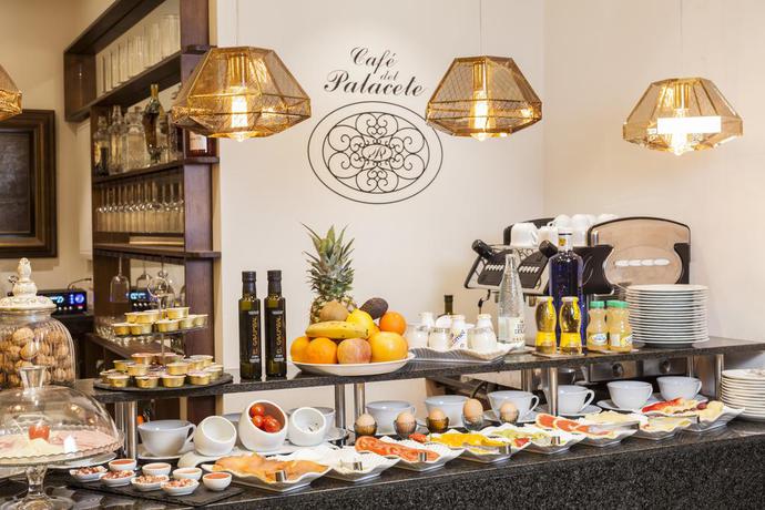 Imagen del bar/restaurante del Hotel Palacete De Alamos. Foto 3