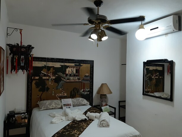 Imagen de la habitación del Hotel Palacio Canton. Foto 28