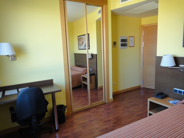 Imagen de la habitación del Hotel Palacio Congresos. Foto 9
