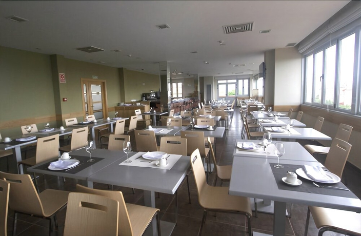 Imagen del bar/restaurante del Hotel Palacio De Asturias. Foto 10