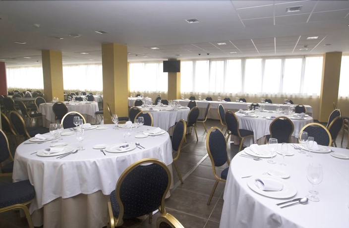 Imagen del bar/restaurante del Hotel Palacio De Asturias. Foto 11