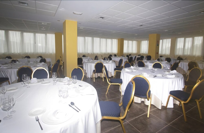 Imagen del bar/restaurante del Hotel Palacio De Asturias. Foto 14