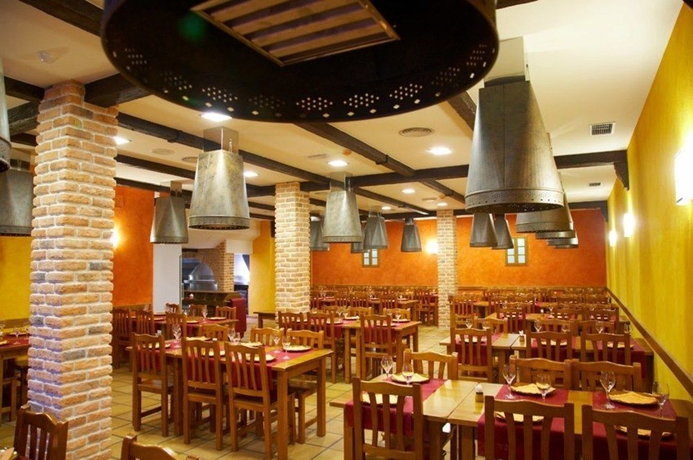 Imagen del bar/restaurante del Hotel Palacio De Cristal. Foto 1