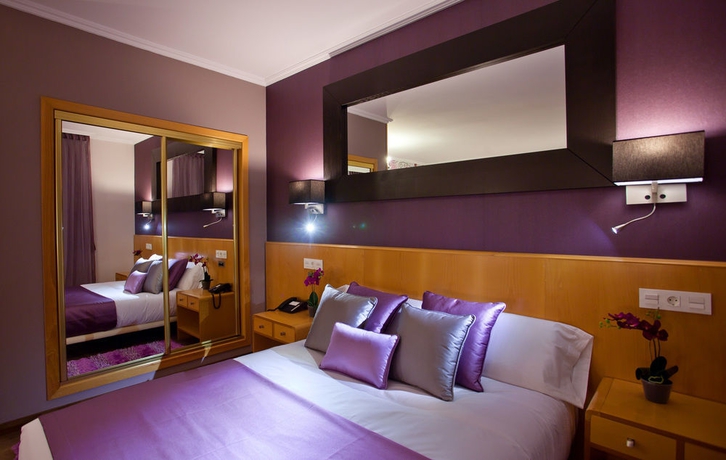 Imagen de la habitación del Hotel Palacio De Cristal. Foto 6