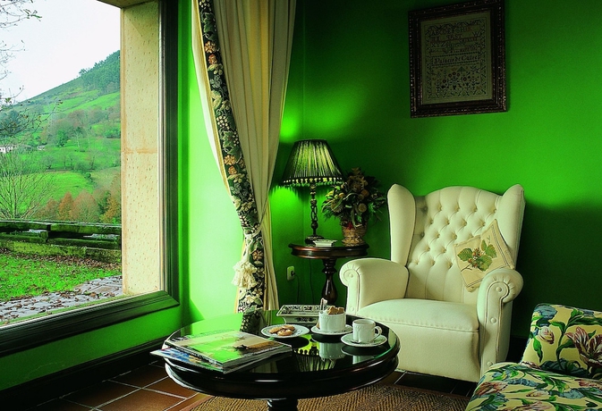 Imagen de los interiores del Hotel Palacio De Cutre. Foto 18