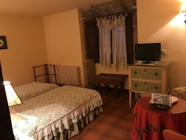 Imagen de la habitación del Hotel Palacio De Cutre. Foto 11