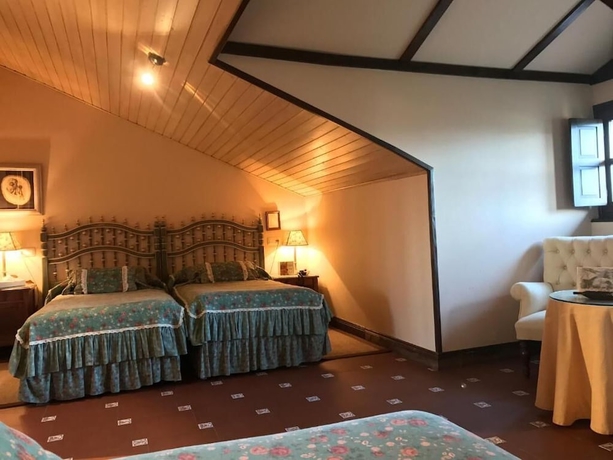 Imagen de la habitación del Hotel Palacio De Cutre. Foto 13