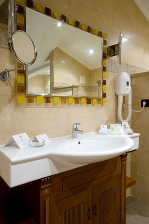 Imagen de la habitación del Hotel Palacio De La Magdalena. Foto 2