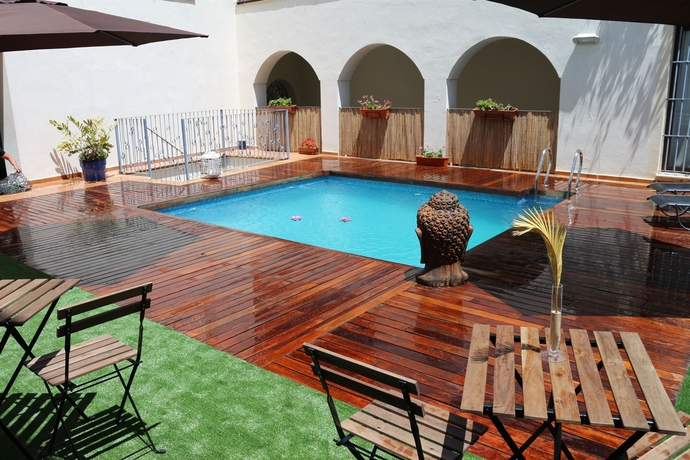 Imagen de la piscina del Hotel Palacio De Luja. Foto 15