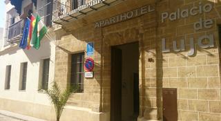 Imagen de los exteriores del Hotel Palacio De Luja. Foto 6