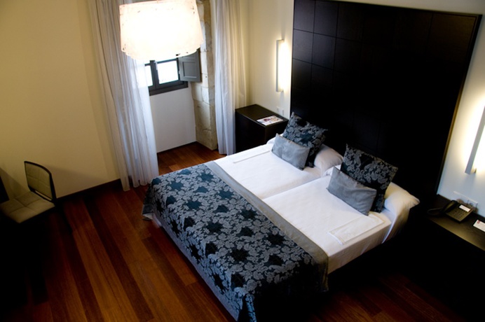 Imagen de la habitación del Hotel Palacio De Meras. Foto 4