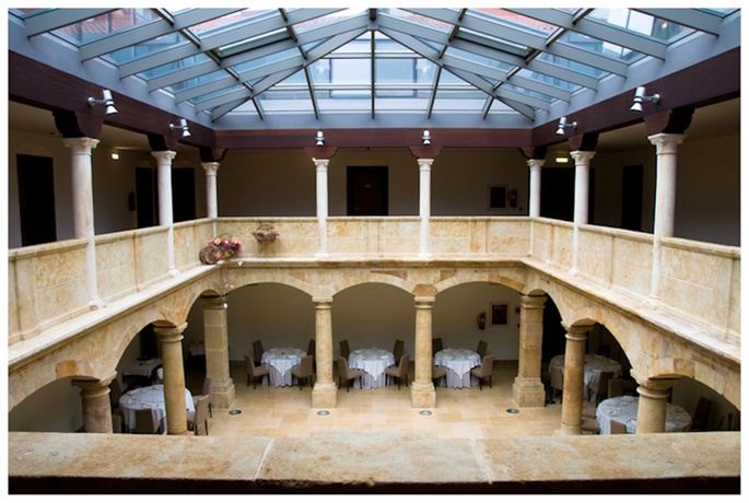 Imagen de los interiores del Hotel Palacio De Meras. Foto 8