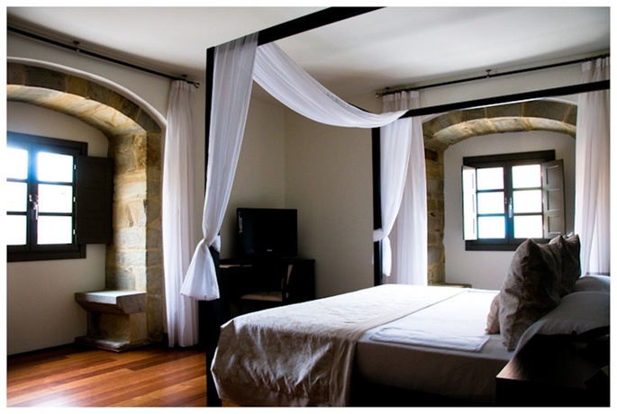 Imagen de la habitación del Hotel Palacio De Meras. Foto 6