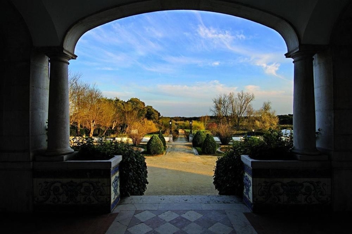 Imagen de los exteriores del Hotel Palacio De Rio Frio. Foto 11