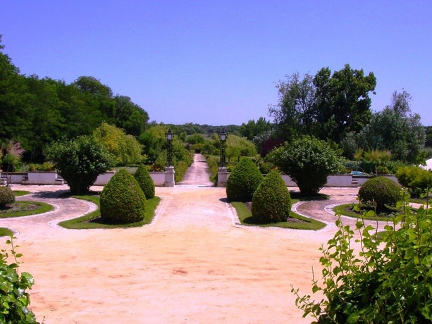 Imagen de los exteriores del Hotel Palacio De Rio Frio. Foto 12