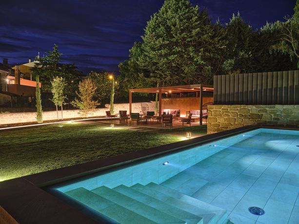 Imagen de la piscina del Hotel Palacio De Samaniego. Foto 18