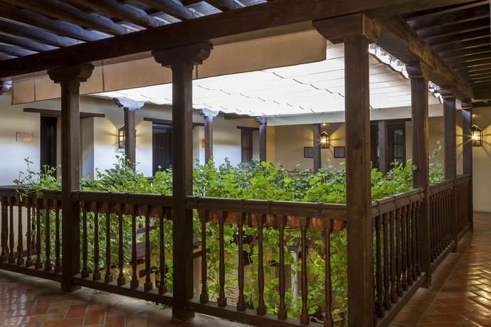 Imagen de los exteriores del Hotel Palacio De Santa Paula, Autograph Collection. Foto 14