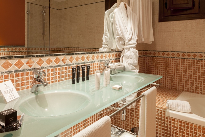 Imagen de la habitación del Hotel Palacio De Santa Paula, Autograph Collection. Foto 9