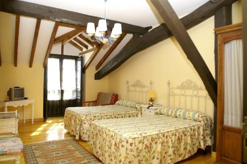 Imagen de la habitación del Hotel Palacio La Casona de Cerrazo. Foto 6