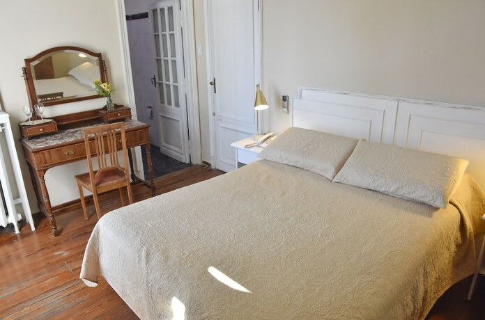 Imagen de la habitación del Hotel Palacio, Montevideo. Foto 17